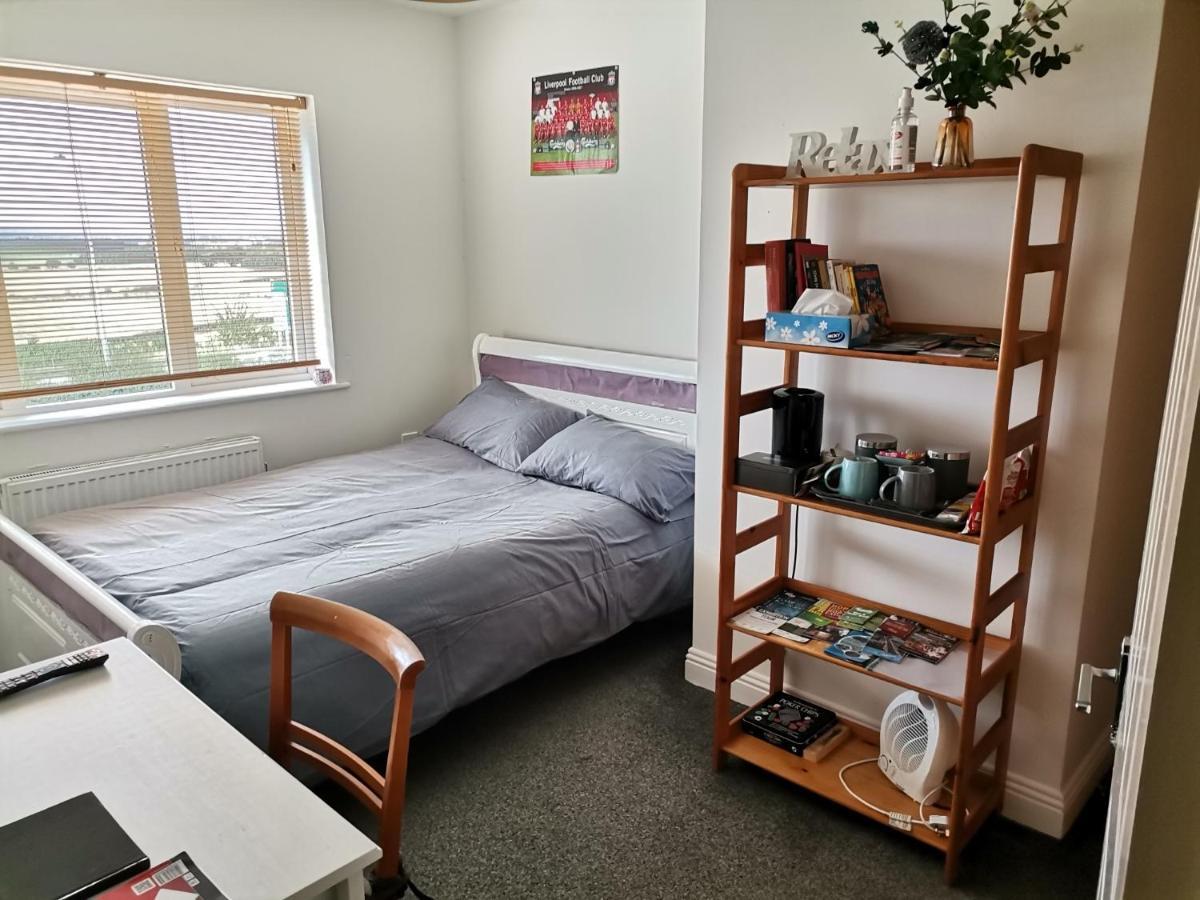Bright And Cozy Room With Double Bed, Private Bathroom Not Ensuite, Breakfast To Go Dublin Buitenkant foto