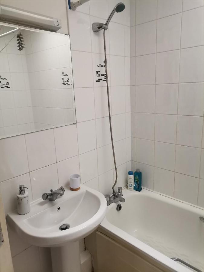 Bright And Cozy Room With Double Bed, Private Bathroom Not Ensuite, Breakfast To Go Dublin Buitenkant foto